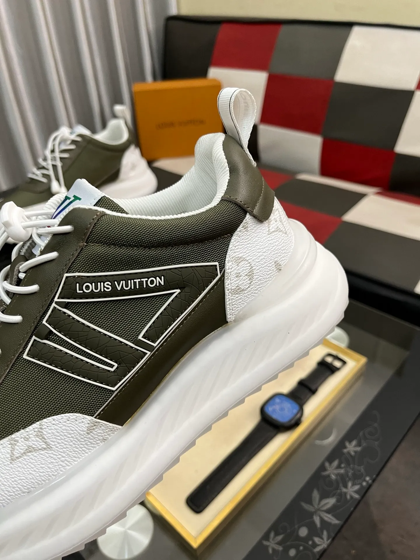 Men's shoes 💰458⌚️⌚️【LOUlS VUlTTON】Louis Vuitton ~ unique and casual style. LV counter purchasing 🏃casual shoes😍😍 are on sale at the men's counter at the same time. Italian imported brands select top-layer Italian cowhide. 🐑Sheepskin lining (refuses to discolor and grind feet) Sole: Original sole specially provided by the original factory 🎬Better in kind Code number: 38-444⃣️Color selection